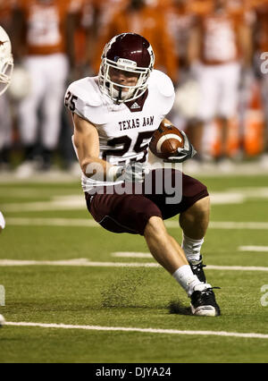 25. November 2010 - Austin, Texas, Vereinigte Staaten von Amerika - Texas A & M Aggies Wide Receiver Ryan Swope (25) in Aktion während der Texas A & M vs. Texas Longhorns Football-Spiel in der Darrell K Royal - Texas Memorial Stadium in Austin, Tx. Texas A & M Niederlagen Texas 24 bis 17. (Kredit-Bild: © Dan Wozniak/Southcreek Global/ZUMAPRESS.com) Stockfoto