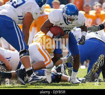 27. November 2010 - Knoxville, Tennessee, USA - Kentucky Wildcats Wide Receiver Randall Cobb lief für ein First Down aus der Wildcat, Kentucky, Tennessee auf Samstag, 27. November 2010 in Knoxville, TN Foto von Mark Cornelison gespielt | Personal. (Kredit-Bild: © Lexington Herald-Leader/ZUMAPRESS.com) Stockfoto