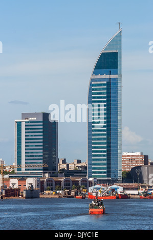 Fernmeldeturm oder Antel Tower ist ein 157 Meter hohen Gebäude in Montevideo, Uruguay Stockfoto