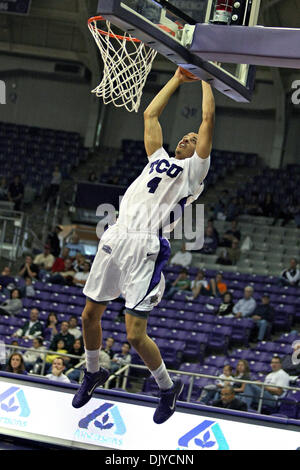 27. November 2010 - Fort Worth, Texas, Vereinigte Staaten von Amerika - TCU gehörnte Frösche vorwärts Amric Felder #4 in Aktion gegen die Houston Cougars.  TCU führt zur Halbzeit, Houston 36-31at Amon G. Carter Stadium. (Kredit-Bild: © Andrew Dieb/Southcreek Global/ZUMAPRESS.com) Stockfoto