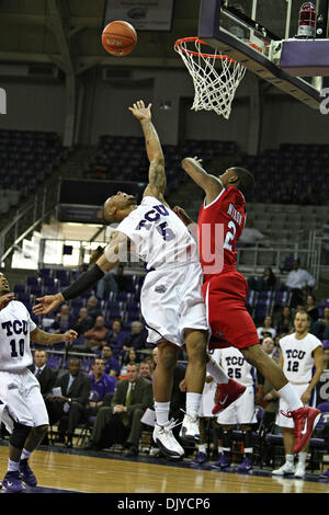 27. November 2010 - Fort Worth, Texas, Vereinigte Staaten von Amerika - TCU gehörnte Frösche Guard Ronnie Moss #5 in Aktion gegen die Houston Cougars.  TCU Niederlagen Houston 79-63 bei Amon G. Carter Stadium. (Kredit-Bild: © Andrew Dieb/Southcreek Global/ZUMAPRESS.com) Stockfoto