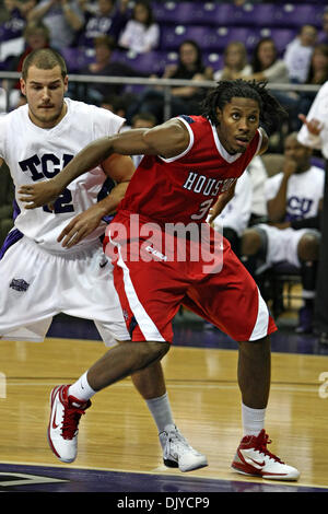 27. November 2010 - Fort Worth, Texas, Vereinigte Staaten von Amerika - Houston Cougars nach vorn Maurice McNeil #3 in Aktion gegen die TCU Horned Frogs.  TCU Niederlagen Houston 79-63 bei Amon G. Carter Stadium. (Kredit-Bild: © Andrew Dieb/Southcreek Global/ZUMAPRESS.com) Stockfoto