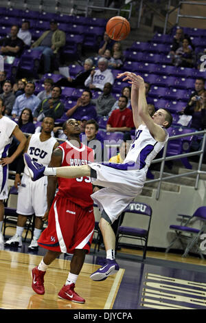 27. November 2010 - Fort Worth, Texas, Vereinigte Staaten von Amerika - TCU gehörnte Frösche Guard Zack Preis #2 in Aktion gegen die Houston Cougars.  TCU Niederlagen Houston 79-63 bei Amon G. Carter Stadium. (Kredit-Bild: © Andrew Dieb/Southcreek Global/ZUMAPRESS.com) Stockfoto