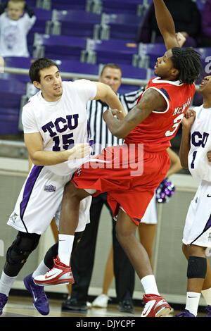 27. November 2010 - Fort Worth, Texas, Vereinigte Staaten von Amerika - TCU gehörnte Frösche vorwärts Nikola Gacesav #15 in Aktion gegen die Houston Cougars.  TCU führt zur Halbzeit, Houston 36-31at Amon G. Carter Stadium. (Kredit-Bild: © Andrew Dieb/Southcreek Global/ZUMAPRESS.com) Stockfoto