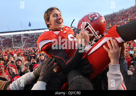 27. November 2010 - South Jordan, Utah, erfolgt nach Behimd, BYU zu Hause 17-16 in Utahs Rice-Eccles Stadium schlagen aus Vereinigte Staaten von Amerika - Utah Quarterback Jordan Wynn #3 aus dem Feld... Stephen Holt / Southcreek Global (Kredit-Bild: © Stephen Holt/Southcreek Global/ZUMAPRESS.com) Stockfoto