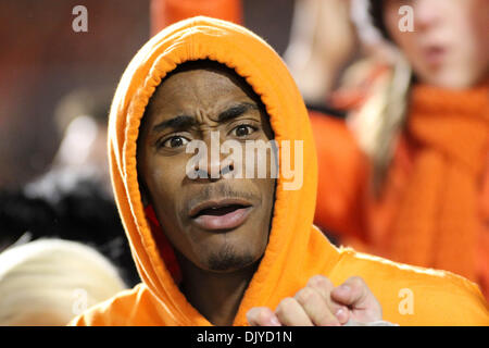 27. November 2010 - Stillwater, Oklahoma, Vereinigte Staaten von Amerika - Disapointed OSU Fan während der Spielaktion.  Oklahoma Niederlagen Oklahoma State in der Schlacht Bedlam mit einem Score von 47 / 41 im Spiel auf Boones Pickens Stadium. (Kredit-Bild: © Fichte Derden/Southcreek Global/ZUMAPRESS.com) Stockfoto