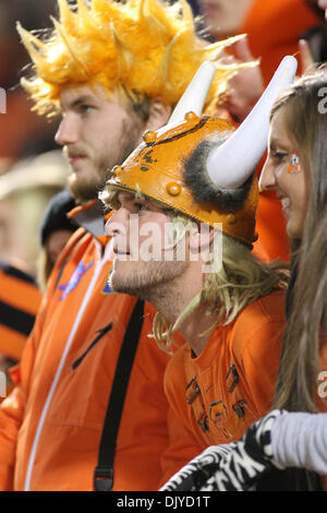 27. November 2010 - Stillwater, Oklahoma, Vereinigte Staaten von Amerika - Disapointed OSU Fan während der Spielaktion.  Oklahoma Niederlagen Oklahoma State in der Schlacht Bedlam mit einem Score von 47 / 41 im Spiel auf Boones Pickens Stadium. (Kredit-Bild: © Fichte Derden/Southcreek Global/ZUMAPRESS.com) Stockfoto