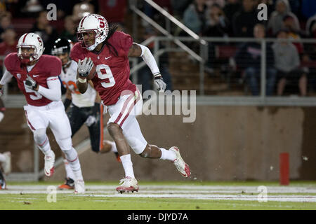 27. November 2010 - Stanford, Kalifornien, Vereinigte Staaten von Amerika - Stanford Cornerback Richard Sherman (#9) trägt den Ball nach seinem abfangen. Stanford besiegte Oregon State 38-0 im Stanford Stadium. (Kredit-Bild: © Kelly Cox/Southcreek Global/ZUMAPRESS.com) Stockfoto