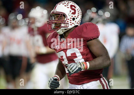 27. November 2010 - Stanford, Kalifornien, Vereinigte Staaten von Amerika - Stanford Runningback Stepfan Taylor (#33) nach seiner Landung. Stanford besiegte Oregon State 38-0 im Stanford Stadium. (Kredit-Bild: © Kelly Cox/Southcreek Global/ZUMAPRESS.com) Stockfoto