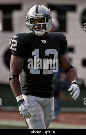 28. November 2010 - Oakland, CA, USA - Oakland Raiders Vs Miami Dolphins im Oakland-Alameda County Coliseum Sonntag, 10. Oktober 2010.  Oakland Raiders Wide Receiver Jacoby Ford #12..Raiders locker um Delfine 33-17 (Credit-Bild: © Al Golub/ZUMAPRESS.com) Stockfoto