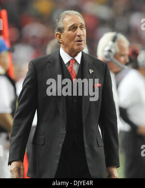 28. November 2010 - Uhren Atlanta, Georgia, USA - Atlanta Falcons Inhaber ARTHUR BLANK die Atlanta Falcons, den Green Bay Packers im Georgia Dome zu spielen. Die Falken besiegt die Packers 20-17. (Kredit-Bild: © Erik Lesser/ZUMAPRESS.com) Stockfoto