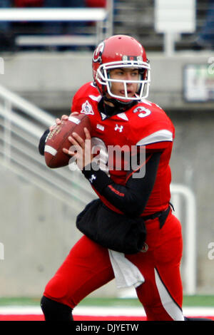 28. November 2010 - South Jordan, Utah, Vereinigte Staaten von Amerika - BYU Quarterback Jordan Wynn während Utahs 17-16 Heimsieg gegen Rivalen BYU in Rice-Eccles Stadium... Stephen Holt / Southcreek Global (Kredit-Bild: © Stephen Holt/Southcreek Global/ZUMAPRESS.com) Stockfoto