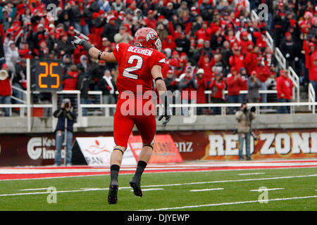 28. November 2010 - South Jordan, Utah, Vereinigte Staaten von Amerika - Utah Brian Blechen feiert eine Interception während Utahs 17-16-Heimsieg im Rice-Eccles Stadium... Stephen Holt / Southcreek Global (Kredit-Bild: © Stephen Holt/Southcreek Global/ZUMAPRESS.com) Stockfoto