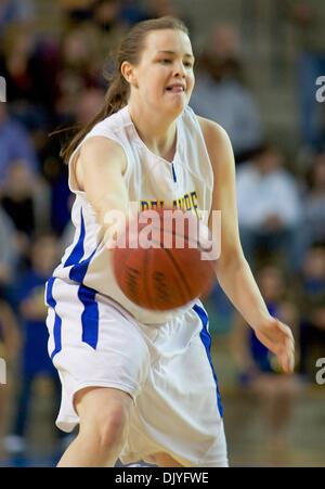 1. Dezember 2010 - Newark, Delaware, Vereinigte Staaten von Amerika - Delaware Junior Guard (#4) Meghan McLean während der Spielaktion gegen Princeton. Princeton besiegt die Lady Blue Hens 68-50 bei der Bob Carpenter Center In Newark... Die Dame Hühner sind 5-1 und Marine nächste Gesicht. (Kredit-Bild: © Saquan Stimpson/Southcreek Global/ZUMAPRESS.com) Stockfoto