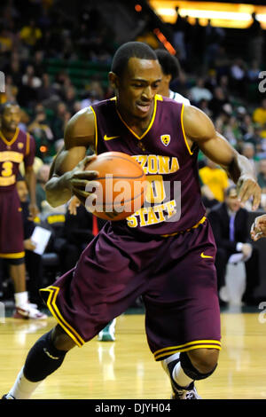 2. Dezember 2010 zu schützen - Waco, Texas, Vereinigte Staaten von Amerika - Arizona State Sun Devils Jamelle McMillan (10) Laufwerke in den Korb während der Spielaktion wie der Baylor Bears Arizona State Sun Devils 68-54 im Ferrell Center in Waco, Texas besiegen. (Kredit-Bild: © Steven Leija/Southcreek Global/ZUMAPRESS.com) Stockfoto