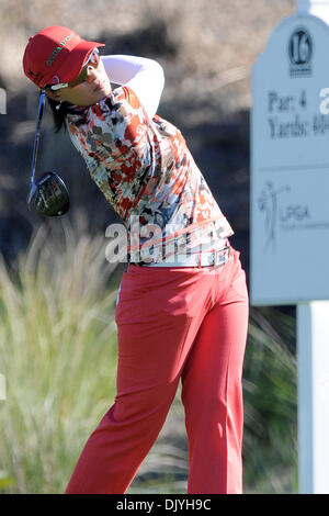 2. Dezember 2010 - Orlando, Florida, Vereinigte Staaten von Amerika - erste Runde Co-Leader Amy Yang am 16. Abschlag während der LPGA Tour Championship im Grand Cypress Golf Club in Orlando, (Credit-Bild: © Brad Barr/Southcreek Global/ZUMAPRESS.com) Stockfoto