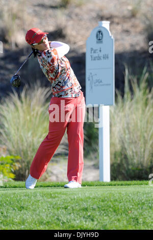 2. Dezember 2010 - Orlando, Florida, Vereinigte Staaten von Amerika - erste Runde Co-Leader Amy Yang am 16. Abschlag während der LPGA Tour Championship im Grand Cypress Golf Club in Orlando, (Credit-Bild: © Brad Barr/Southcreek Global/ZUMAPRESS.com) Stockfoto