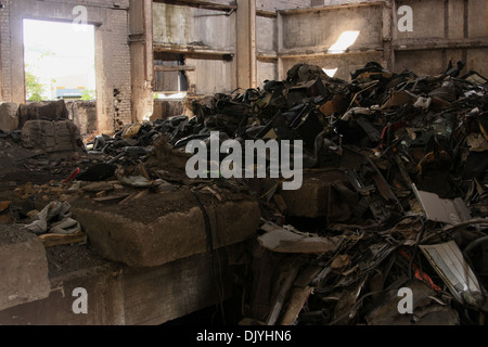 Im Inneren der verlassenen Fabrik der Sowjet-Ära Stockfoto