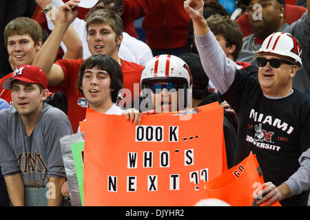 3. Dezember 2010 feiern - Detroit, Michigan, Vereinigte Staaten von Amerika - Miami-Fans am Ende des Spiels.  Miami (OH) besiegte Northern Illinois (#24 / #23) 26-21 in der 14. jährliche Marathon MAC Football Championship Spiel im Ford Field in Detroit, Michigan. (Kredit-Bild: © Scott Grau/Southcreek Global/ZUMAPRESS.com) Stockfoto