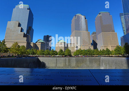 National September 11 Memorial für die 9/11 World Trade Center-Attackand World Trade Center Komplex, New York. Amerika Stockfoto