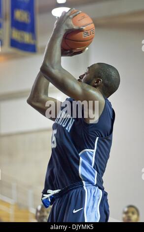 4. Dezember 2010 - Newark, Delaware, Vereinigte Staaten von Amerika - Old Dominion nach vorn (#35) Ben Finney während der Spielaktion. Die blauen Hennen besiegt Old Dominion 75-67 bei der Bob Carpenter Center In Newark... Die Hühner sind 3-2 und Hampton nächste Gesicht. (Kredit-Bild: © Saquan Stimpson/Southcreek Global/ZUMAPRESS.com) Stockfoto