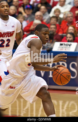 4. Dezember 2010 bewachen - Dayton, Ohio, Vereinigte Staaten von Amerika - Dayton Flyers Juwan Staten (3) treibt der Mitte in der zweiten Hälfte des Spiels zwischen Miami (OH) und Dayton in University of Dayton Arena, Dayton, Ohio. Dayton besiegte Miami (OH) 70-58. (Kredit-Bild: © Scott Stuart/Southcreek Global/ZUMAPRESS.com) Stockfoto