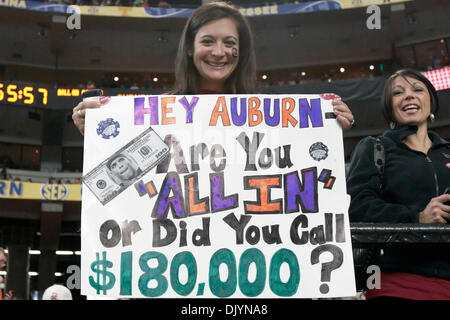 4. Dezember 2010 - Atlanta, Al, Vereinigte Staaten von Amerika - A South Carolina Fan und ihr Zeichen bei der SEC Championship-Fußballspiel zwischen South Carolina und Auburn. Auburn besiegte South Carolina 56-17, in The Georgia Dome auf der SEC-Weltmeister geworden. (Kredit-Bild: © Jason Clark/Southcreek Global/ZUMAPRESS.com) Stockfoto