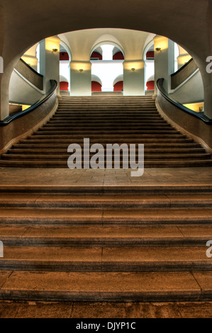 Treppe an der Universität in Zürich (Schweiz), HDR-Technik Stockfoto