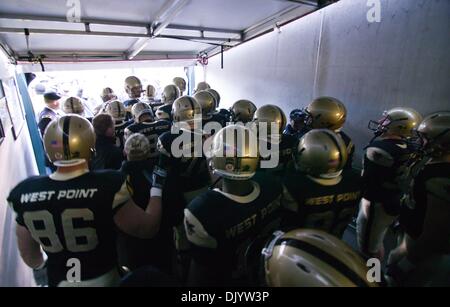 11. Dezember 2010 - Philadelphia, Pennsylvania, Vereinigte Staaten von Amerika - Armee kurz vor das Feld für das 111. Treffen zwischen Armee und Marine in Lincoln Financial Field in Philadelphia Pennsylvania (Credit-Bild: © Saquan Stimpson/Southcreek Global/ZUMAPRESS.com) Stockfoto