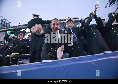 11. Dezember 2010 - Philadelphia, Pennsylvania, Vereinigte Staaten von Amerika - feiern Navy Fans spät im 2. Quartal bei Lincoln Financial Field in Philadelphia Pennsylvania. (Kredit-Bild: © Saquan Stimpson/Southcreek Global/ZUMAPRESS.com) Stockfoto