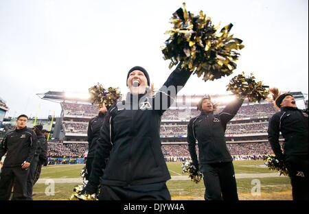 11. Dezember 2010 feiern am Lincoln Financial Field in Philadelphia Pennsylvania - Philadelphia, Pennsylvania, Vereinigte Staaten von Amerika - Armee Cheerleader spät im 2. Quartal. (Kredit-Bild: © Saquan Stimpson/Southcreek Global/ZUMAPRESS.com) Stockfoto