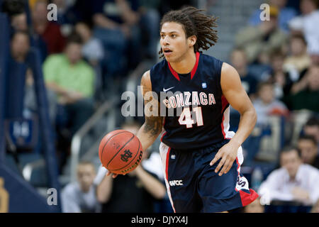 11. Dezember 2010 - South Bend, Indiana, Vereinigte Staaten von Amerika - Gonzaga weiter Steven Gray (#41) während der NCAA Basketball-Spiel zwischen Gonzaga und Notre Dame.  Die Notre Dame Fighting Irish besiegte die Gonzaga Bulldogs 83-79 im Spiel im Purcell-Pavillon im Joyce Center in South Bend, Indiana. (Kredit-Bild: © John Mersits/Southcreek Global/ZUMAPRESS.com) Stockfoto