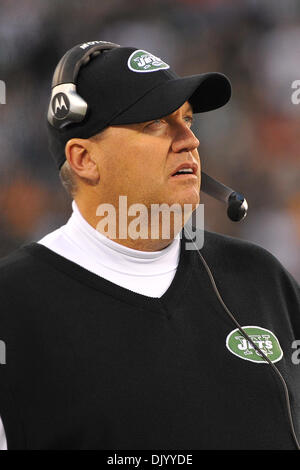 12. Dezember 2010 - East Rutherford, New Jersey, Vereinigte Staaten von Amerika - New York Jets head Coach Rex Ryan vor Aktion während der AFC East Matchup zwischen den Miami Dolphins und die New York Jets in The New Meadowlands Stadium in East Rutherford, New Jersey zur Halbzeit Miami führt New York 02:50. (Kredit-Bild: © Brooks Von Arx/Southcreek Global/ZUMAPRESS.com) Stockfoto