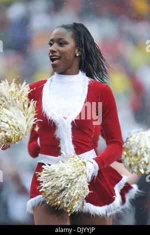 12. Dezember 2010 - Landover, Maryland, Vereinigte Staaten von Amerika - Washington Redskins Cheerleader bei FedEx Field, NFL Spielaktion, Endstand; Buccaneers 17 Redskins 16 (Kredit-Bild: © Roland Pintilie/Southcreek Global/ZUMAPRESS.com) Stockfoto