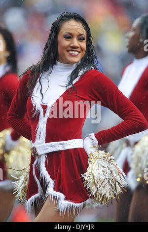 12. Dezember 2010 - Landover, Maryland, Vereinigte Staaten von Amerika - Washington Redskins Cheerleader bei FedEx Field, NFL Spielaktion, Endstand; Buccaneers 17 Redskins 16 (Kredit-Bild: © Roland Pintilie/Southcreek Global/ZUMAPRESS.com) Stockfoto