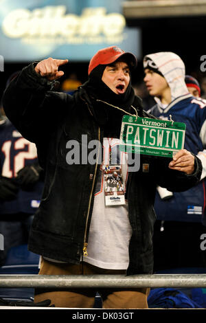 19. Dezember 2010 - Foxborough, Massachusetts, hält Vereinigte Staaten von Amerika - A New England Patriots Fan Vermont Kennzeichen '' PATSWIN'' vor dem Start der Sonntag Abend Spiel gegen die Green Bay Packers. Die New England Patriots besiegen die Green Bay Packers 31 - 27 im Gillette Stadium. (Kredit-Bild: © Geoff Bolte/Southcreek Global/ZUMAPRESS.com) Stockfoto
