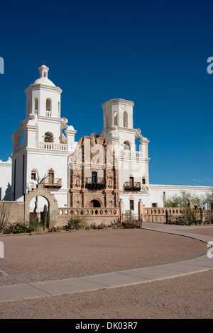 Arizona, Tucson. Historischen maurischen, byzantinischen & mexikanischen Stil Franziskaner-Mission San Xavier del Bac, c. 1783 bis 1797. Stockfoto