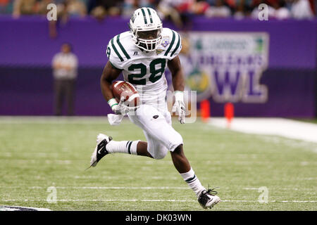 19. Dezember 2010 - New Orleans, Louisiana, Vereinigte Staaten von Amerika - Donte Harden #28 von Ohio Bobcats.  Troy gewinnen würde das Spiel 48-21being in den Louisiana Superdome in New Orleans, Louisiana für die 10. R + L Carrier New Orleans Bowl statt. (Kredit-Bild: © Stacy Revere/Southcreek Global/ZUMAPRESS.com) Stockfoto