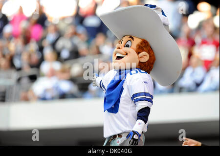19. Dezember 2010 Brände - Arlington, Texas, Vereinigte Staaten von Amerika - Dallas Cowboys Maskottchen Rowdy Fans als die Dallas Cowboys Niederlage die Washington Redskins 33-30 im Cowboys Stadium in Arlington, Texas. (Kredit-Bild: © Steven Leija/Southcreek Global/ZUMAPRESS.com) Stockfoto