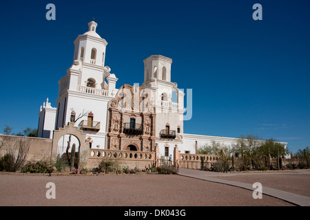 Arizona, Tucson. Historischen maurischen, byzantinischen & mexikanischen Stil Franziskaner-Mission San Xavier del Bac, c. 1783 bis 1797. Stockfoto