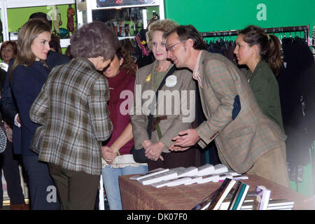 Madrid, Spanien. 29. November 2013. Königin Sofia und Prinzessin Letizia von Spanien besuchen Rastrillo "Nuevo Futuro" am 29. November 2013 in Madrid, Spanien. Bildnachweis: Dpa/Alamy Live-Nachrichten Stockfoto