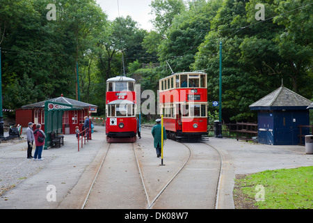 Metropolitan elektrische Straßenbahnen Nr.: 331 (1930) & London Nr.: 1622 (1912) Straßenbahnen an der nationalen Straßenbahnmuseum Crich, Derbyshire, UK Stockfoto