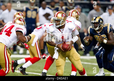 26. Dezember 2010 - Saint Louis, Missouri, USA - San Francisco 49ers quarterback Troy Smith (1) während eines Spiels zwischen den St. Louis Rams und die San Francisco 49ers im Edward Jones Dome in Saint Louis, Missouri. Die Rams besiegte die 49ers 25-17. (Kredit-Bild: © Jimmy Simmons/Southcreek Global/ZUMAPRESS.com) Stockfoto