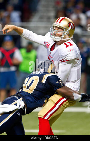 26. Dezember 2010 - Saint Louis, Missouri, USA - San Francisco 49ers Quarterback Alex Smith (11) während eines Spiels zwischen den St. Louis Rams und die San Francisco 49ers im Edward Jones Dome in Saint Louis, Missouri beseitigt ist. Die Rams besiegte die 49ers 25-17. (Kredit-Bild: © Jimmy Simmons/Southcreek Global/ZUMAPRESS.com) Stockfoto