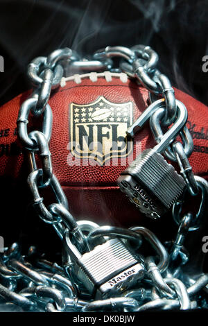 28. Dezember 2010 - Ottawa, Ontario, Kanada - 6. Februar 2011: Am 4. März konnte die NFL und NFLPA in einer möglichen Lock-out Position sein. Diese großen Arbeitskampf ist über Revenue-Sharing, Anzahl der Spiele pro Saison, medizinische Versorgung, und die NFL-Besitzer wollte nicht ihre finanziellen Aufzeichnungen der NFLPA zeigen. Hauptsponsoren wie FedEx, Reebok, Pepsi, Gatorade, Anheuser-Busch und einige der Stockfoto