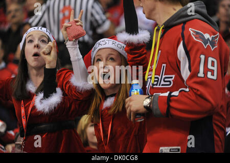 28. Dezember 2010 - Washington Dc, District Of Columbia, Vereinigte Staaten von Amerika - Washington Capitals Fans während NHL Spiel zwischen den Canadiens in Hauptstädten, die 3-0 Heimsieg (Credit-Bild: © Roland Pintilie/Southcreek Global/ZUMAPRESS.com) Stockfoto