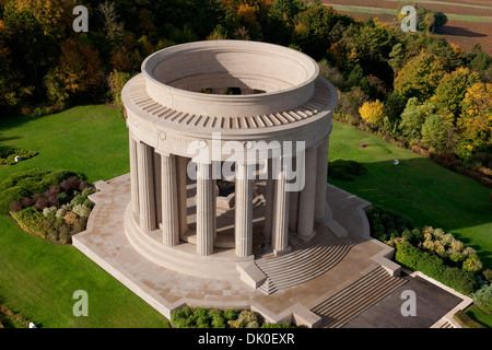 LUFTAUFNAHME. Denkmal des Ersten Weltkriegs für gefallene US-Soldaten. Montsec American Monument, Montsec, Meuse, Lorraine, Grand Est, Frankreich. Stockfoto