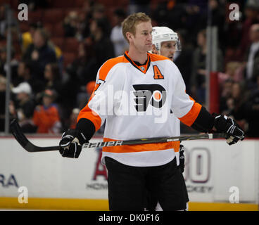 31. Dezember 2010 - Anaheim, Kalifornien, USA - Philadelphia Flyers Center JEFF CARTER wärmt-Up vor dem Spiel gegen die Anaheim Ducks im Honda Center (Credit-Bild: © Mark Samala/ZUMAPRESS.com) Stockfoto