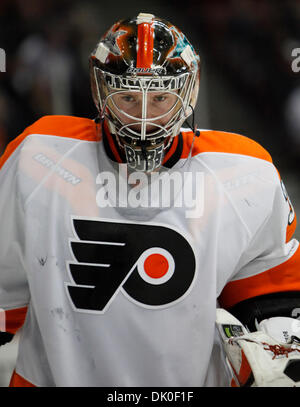 31. Dezember 2010 - Anaheim, Kalifornien, USA - Philadelphia Flyers-Goalie SERGEI BOBROVSKY Russlands in der ersten Zeit ein NHL-Eishockey-Spiel gegen die Anaheim Ducks im Honda Center (Credit-Bild: © Mark Samala/ZUMAPRESS.com) Stockfoto