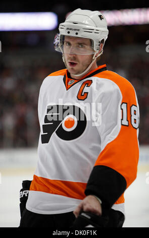 31. Dezember 2010 - Anaheim, Kalifornien, USA - Philadelphia Flyers center MIKE RICHARDS während der ersten Periode ein NHL-Eishockey-Spiel gegen die Anaheim Ducks im Honda Center (Credit-Bild: © Mark Samala/ZUMAPRESS.com) Stockfoto